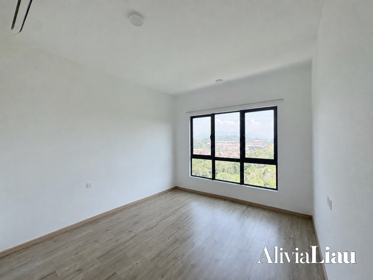 Forest Hill property photo 3