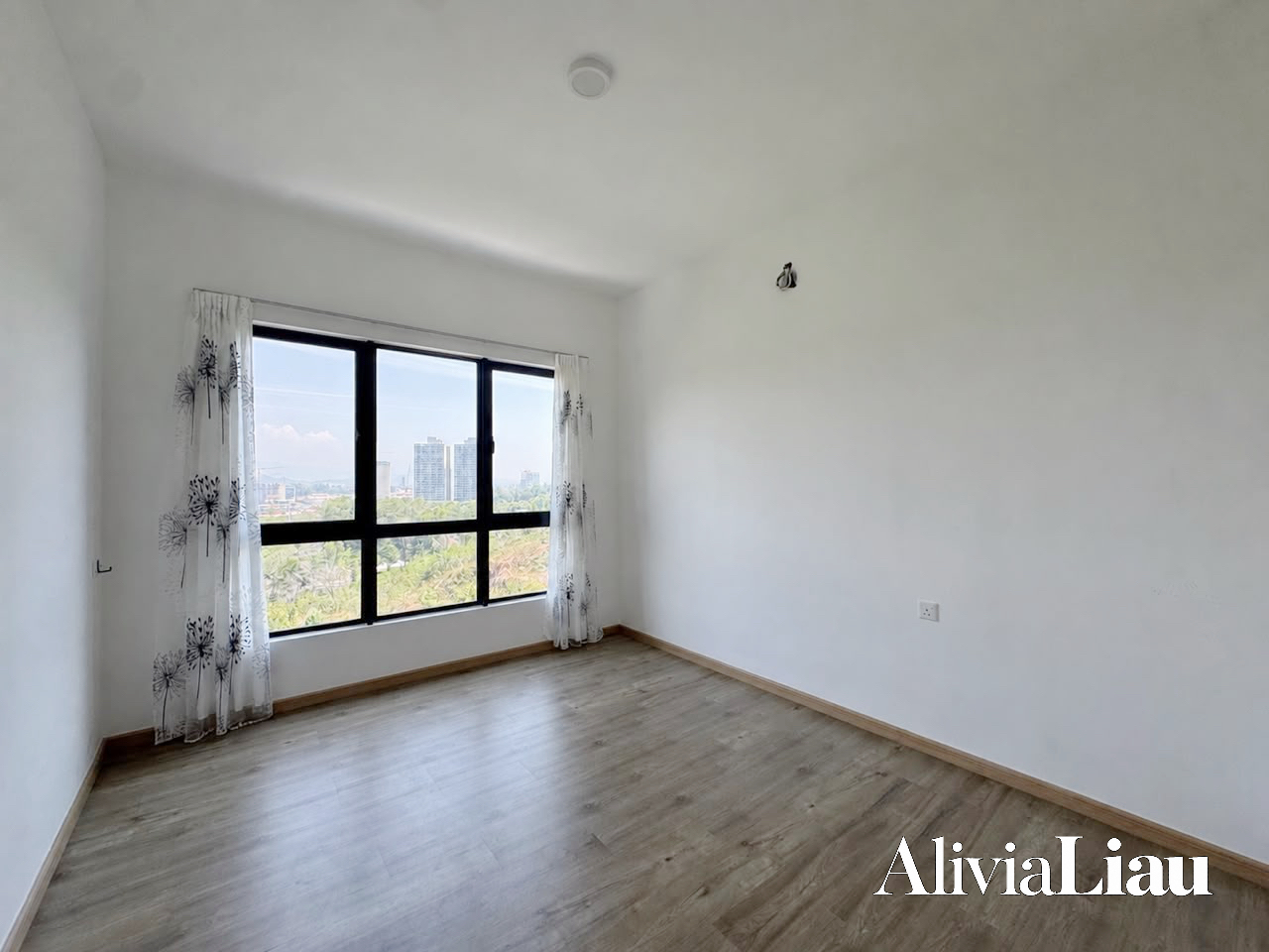 Forest Hill property photo 4