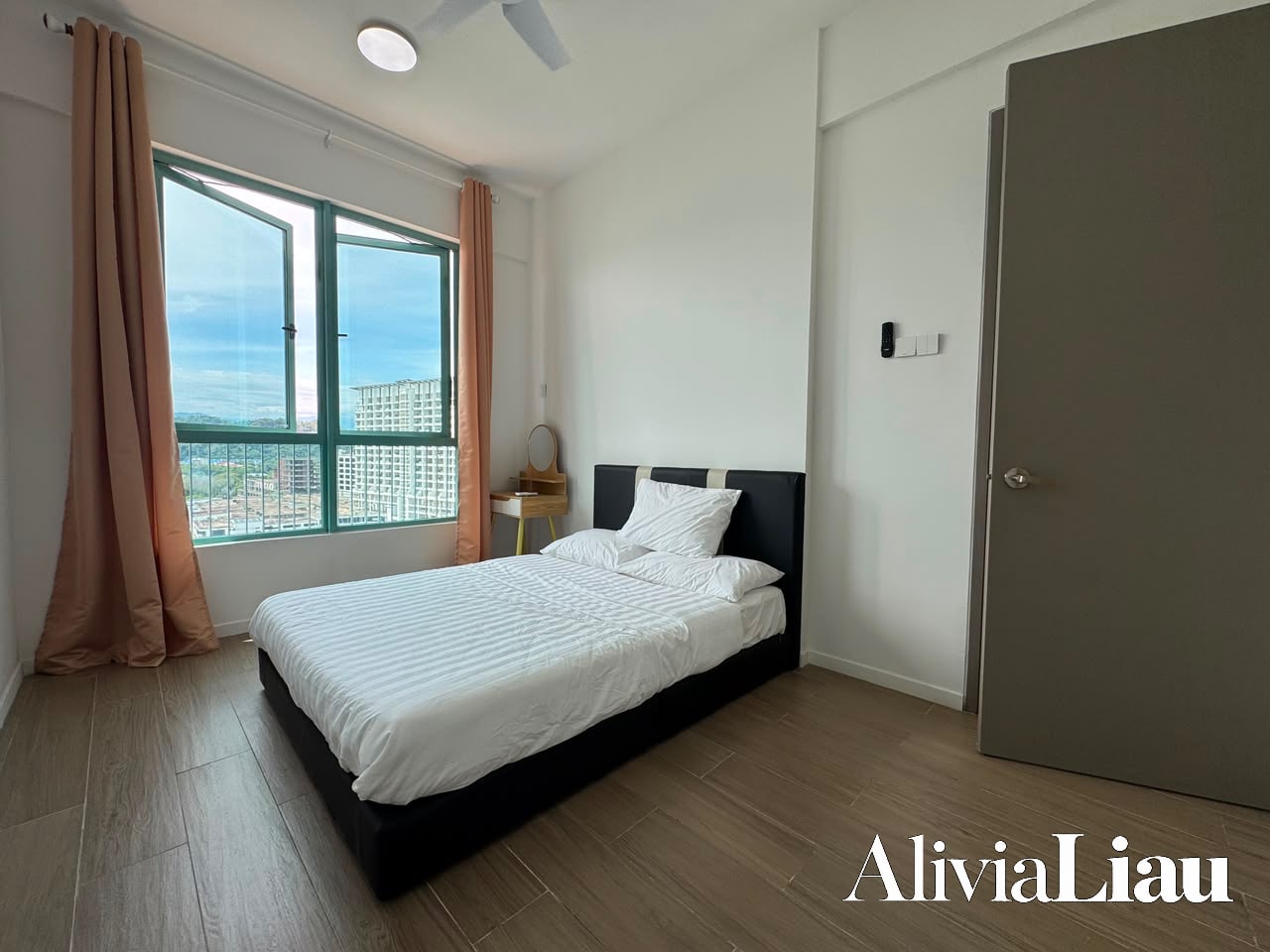 Bay Suites property photo 3