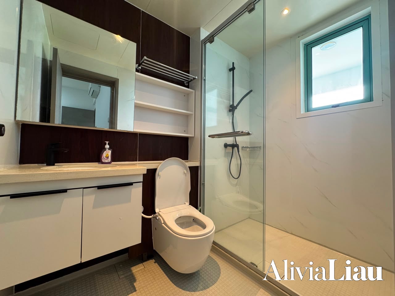Bay Suites property photo 8