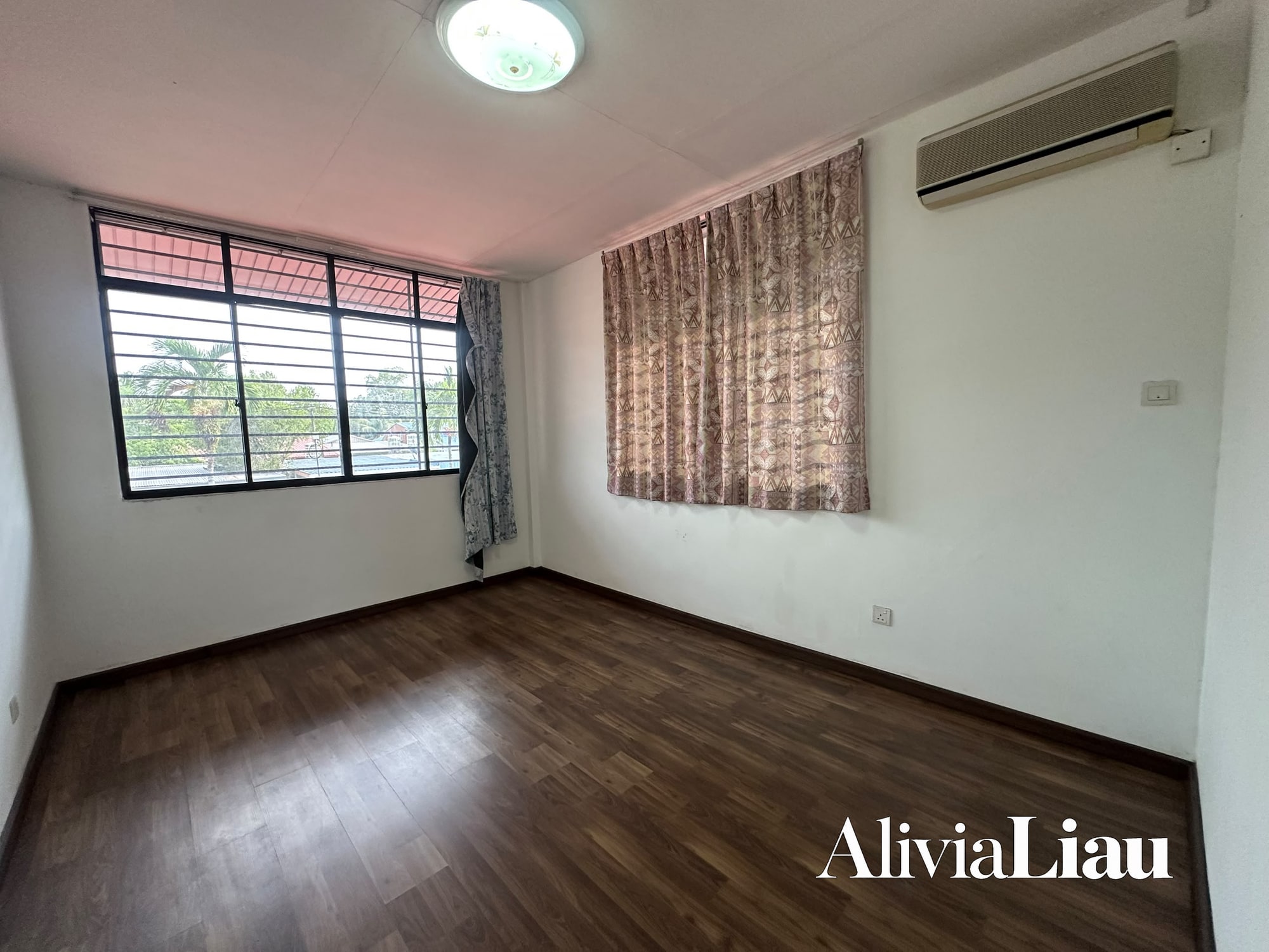 Likas Bungalow property photo 3